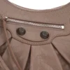 c Malá taška přes rameno Le Cagole „Light Brown“ 6713071VG9Y1212