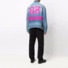 Denim bundy BB se sprejovým efektem, volný střih „Electric Blue Fuchsia“ 678354TCW030406