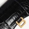 Dámská peněženka ve tvaru Hourglass na řetízku, černá