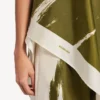 Dámský top ve stylu šály s efektem „brush scratch“ v khaki barvě