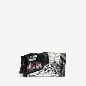 Černá peněženka typu clutch s motivem žetonů