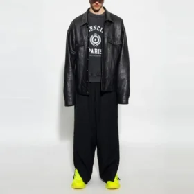 Mikina s kulatým výstřihem a potiskem loga univerzity „Est. 1917“ v provedení „Washed Black“ 697869TMV991000