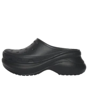 Pantofle Crocs v barvě „Black“ 720762W1S8E1000
